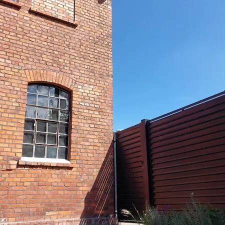 Remise Brasch - Zwischen Bahnhof Und Elbe Apartment