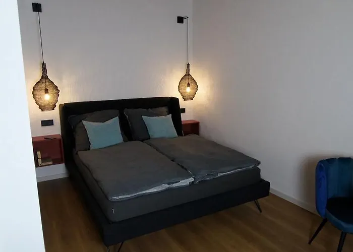 Remise Brasch - Zwischen Bahnhof Und Elbe *