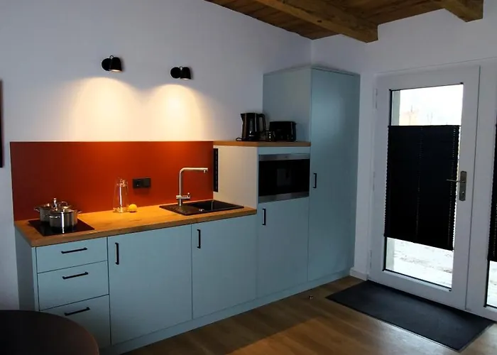 Remise Brasch - Zwischen Bahnhof Und Elbe *